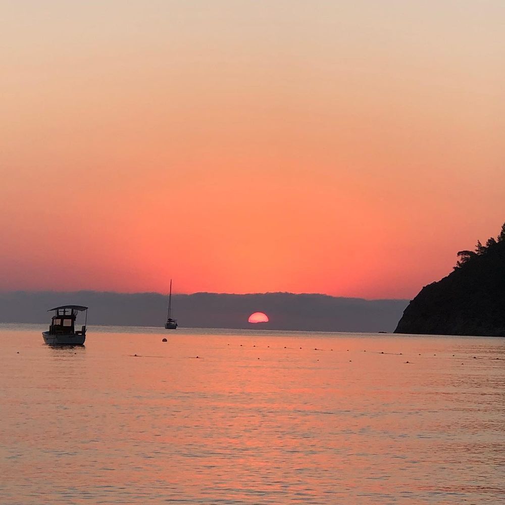 Закат на острове Сулуада