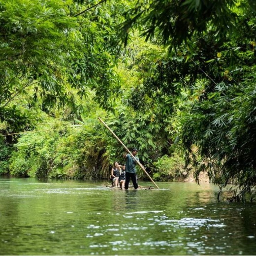 Као Лак и сплав на бамбуковых плотах