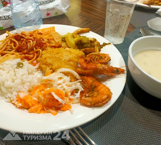 Вечерняя прогулка на яхте Megalodon