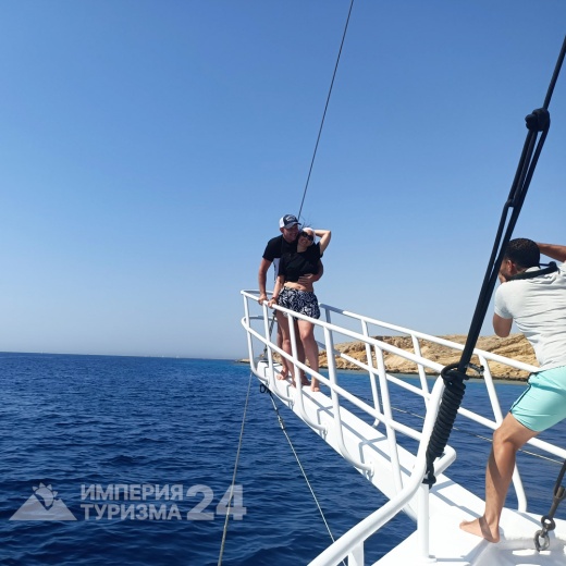 Экскурсия к Белому острову на яхте «Барбаросса»