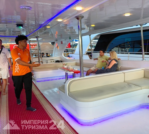 Вечерняя прогулка на яхте из Шарм-эль-Шейха