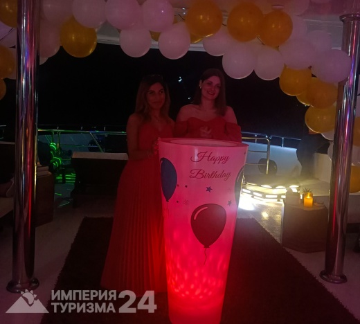 Вечерняя прогулка на яхте Megalodon