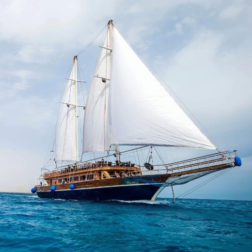 Экскурсия к Белому острову на яхте «Pirates»